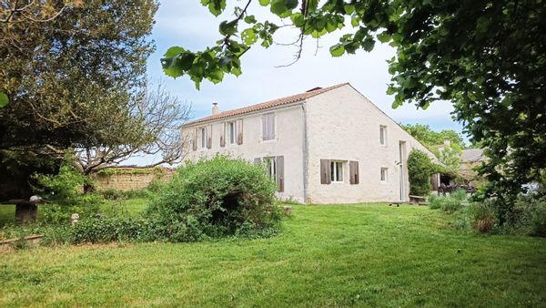 casa em Saint-Médard-d’Aunis, France