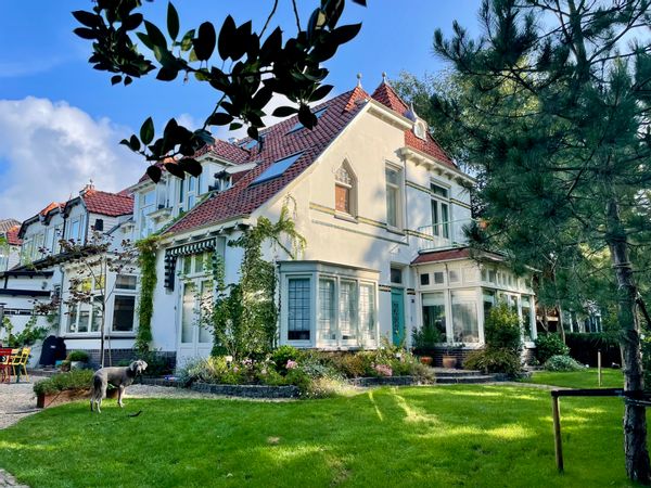 Family home 20 min from Amsterdam/ Utrecht in beautiful green suburb.