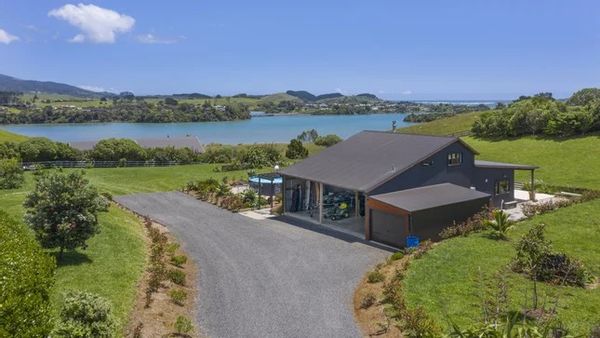 Stephen and Anna's Raglan escape