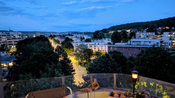 Zurich Suburban Home with nice views and seamless public transportation and private parking