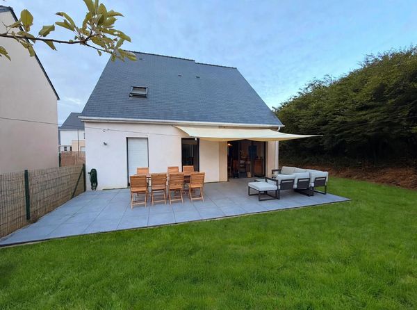 Modern house with private garden, near famous Morbihan Gulf trails in Plougoumelen.