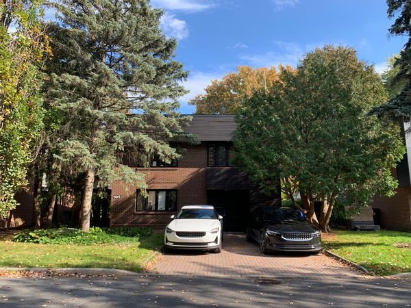 Comfortable home in Montreal suburb