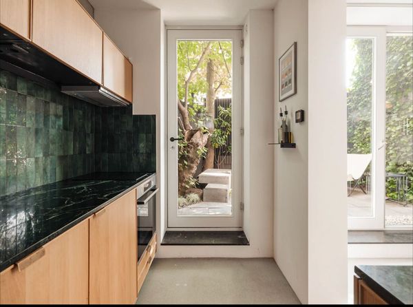 Artsy Garden Apartment ❤️ Prime Center Rotterdam