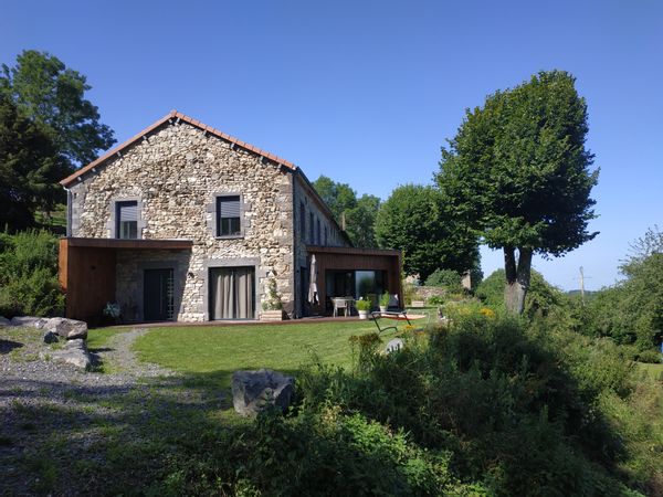 Maison près des volcans d'Auvergne - Échange contre proche mer Bretagne/Côte Atlantique/Asturies(ES)