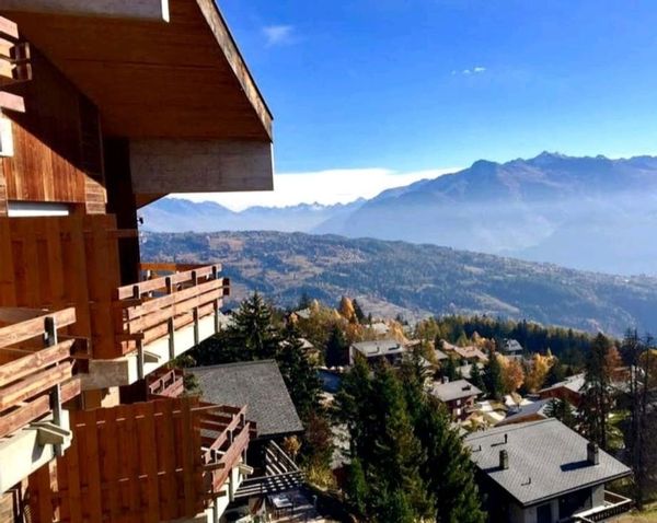 Anzère 1500m  en Suisse 2.5 app 50 m2. Situé au 3e d'une résidence de vacances.  rénové 2020.