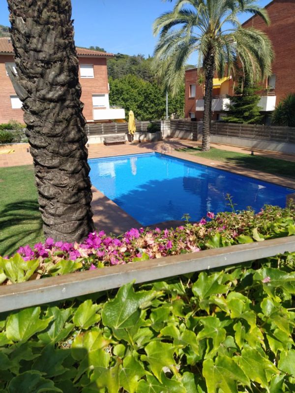 Ático con piscina cerca del mar y de Barcelona