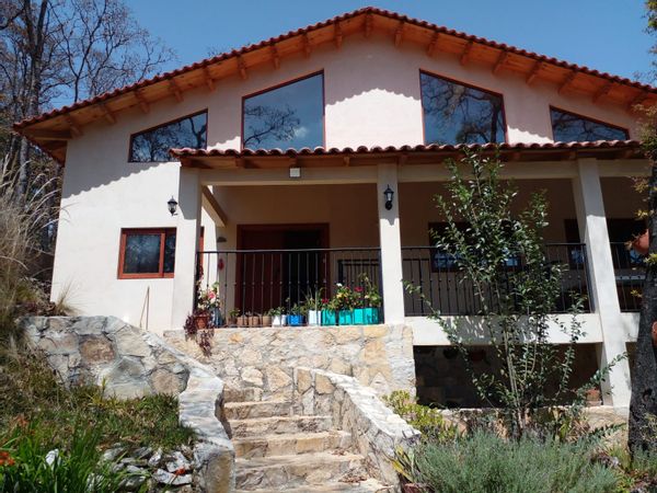 Casa Geranio.
Un lugar mágico con vistas panorámicas y muchas aves.