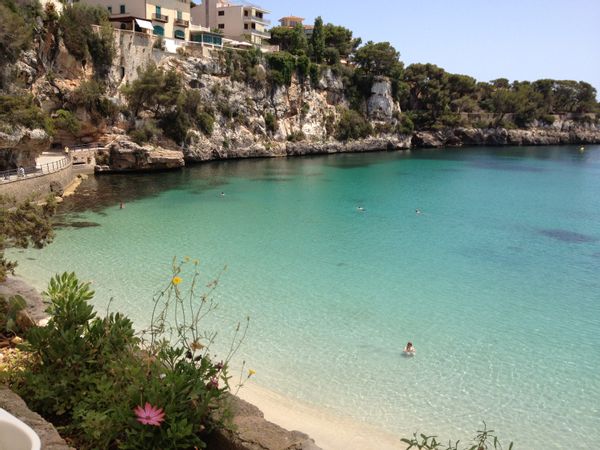 One bedroom Apartment - close to the beach with views of marina and mountains