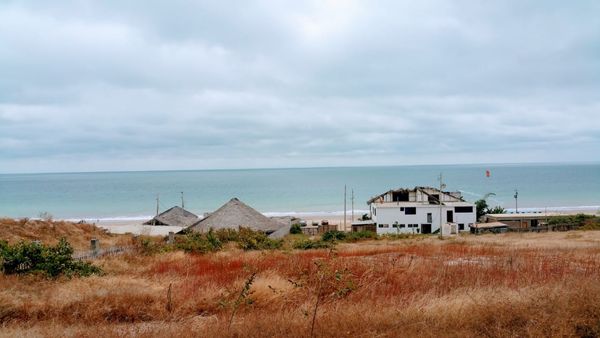 Hermosa casa frente al mar en Santa Marianita, Manta, Ecuador