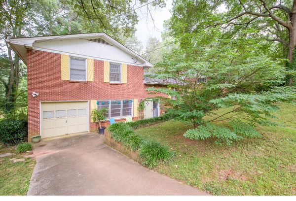 Cathy's Charming Artistic Golden Pond - Beautiful Lakefront Home Close to Stone Mountain