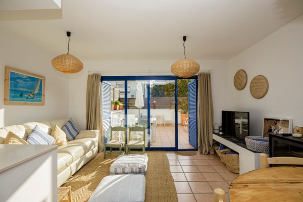 Cadaques-2’ beach-Min 4 nights