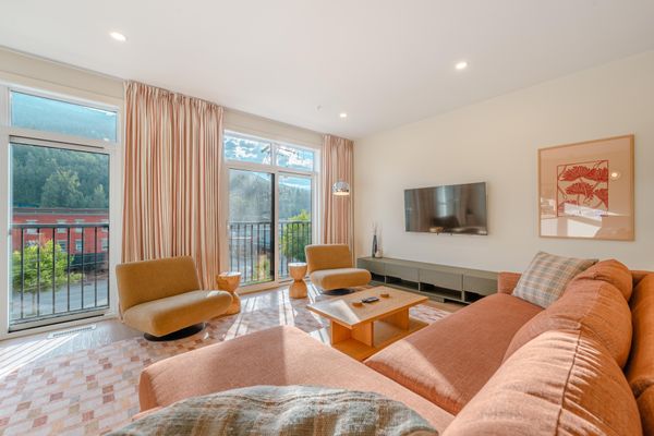 Downtown 3-Bedroom Mountain Suite