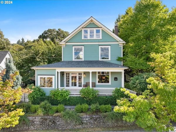 Historic Downtown Hood River Home