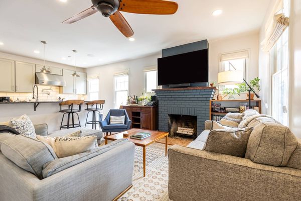 Downtown Annapolis home in walkable, leafy Murray Hill