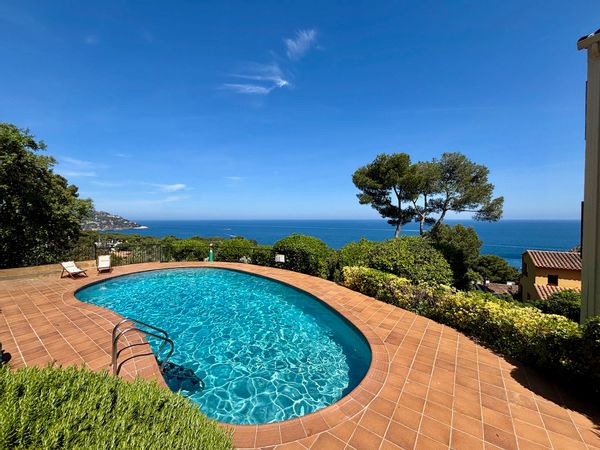 Sea view apartment in Calella de Palafrugell