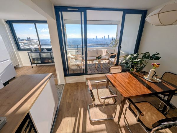 Magnifique vue sur Lyon et les Alpes, 2 chambres dans une résidence privée proche de la Croix-Rousse