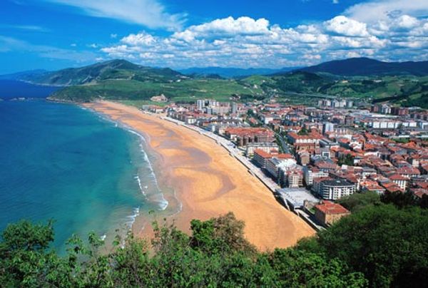 Preciosa casa familiar a 100m de la playa de Zarautz. 15 min de San Sebastian