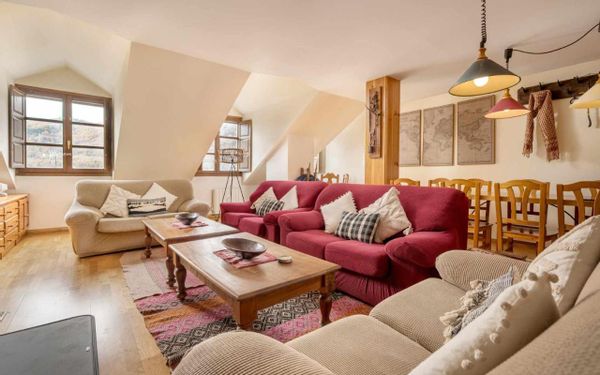 Precioso apartamento ático duplex en la montaña , muy cerca de las pistas de esqui