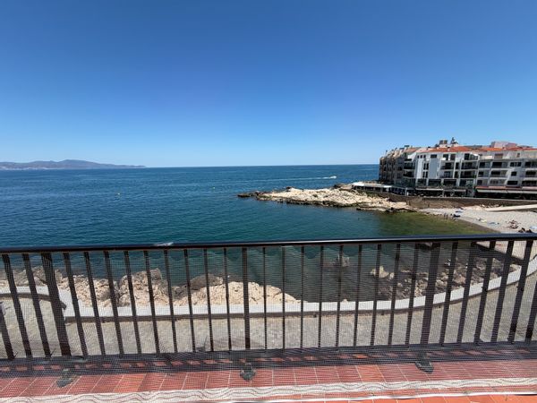 Apartamento en primera línea de mar en el casco antiguo de L’Escala.
