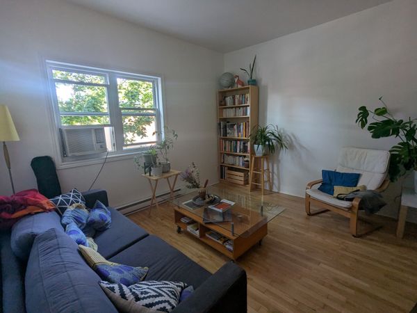Une chambre privée chez Manon et Kenny, chalereux petit appartement à quelques pas du Mont-Royal