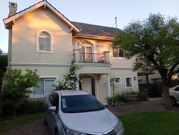 DOLORESs hus