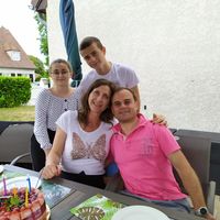 Nice family house in a beautiful environment, and with quick and easy access to Paris.