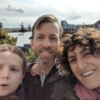 Brendan, Miriam and kidss hus