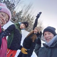 Laure, Bertrand, Anouck et Malekina kuća