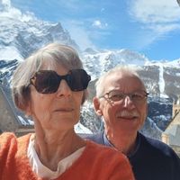 La maison de Bernadette : appartement situé au 1er étage d'une maison, entrée indépendante, localisé dans un petit village de montagne à 1500m d'altitude.                         la montagne, très confortable, avec tous le nécessaire. village à 1500m dans un site exceptionnel, face à la Meije, haut lieu de ski free ride, ski randonnée, ou station de ski familiale. L'été magnifiques randonnées, avec flore et faune remarquable : chamois, marmottes, bouquetins, aigles. Calme, adapté pour sport et repos. Remise en forme assurée