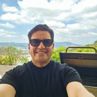 Moderna cabaña en Comasagua tipo holandesa a 30 minutos de San Salvador de facil acceso con una vista fantástica del bosque. A 35 minutos de la playa y de atracciones naturales de la zona.