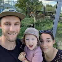 Casa de Linda, Simon, Hana