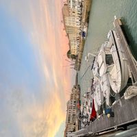 Situé sur l'ilot de Saint Martin de Ré avec vue sur le port classé au patrimoine de l'Unesco
