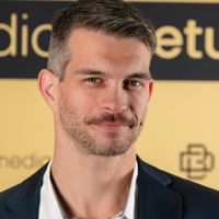 Familienfreundliche Ferienwohnung mit großem Familienbett und zweitem Schlafzimmer