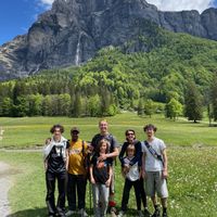 Le chalet de Anne et Emmanuel, situé sur le versant sud à 150 m du cœur du village de Samoëns.