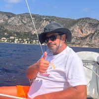 Charmant studio dans un collectif sur un parc privé et fermé. 2 KM Plages et bord de mer. Transports