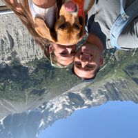 À deux pas du lac et de la vieille ville, ce T2 vous offre un charme alpin et confort moderne.
