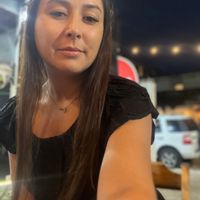 Studio de Elisa Mayara uma quadra da praia de Canasvieiras, próximo à mercados e restaurantes.