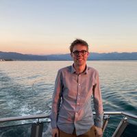 Private room in shared flat in Lutry - close to the lake, less than 15 minutes from Lausanne!
