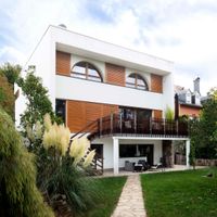 Patrick’s house is unique in Luxembourg: modern, self-sustainable, and surrounded by nature.