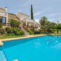 Luxury Villa in Marbella, Spain. 6 double en suite bedrooms, large pool and gardens. Sea views.