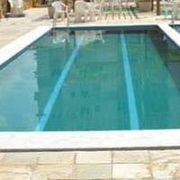 Apto com piscina.