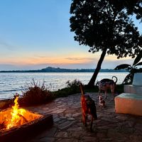 Pristine Luxury at Lake Victoria with beach access, 15 meter swimming pool, jacuzzi, chef cook