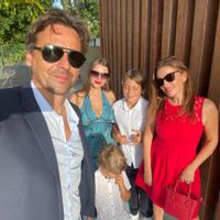 Anne , Franck, Maeva , Romain et Nicolass hus